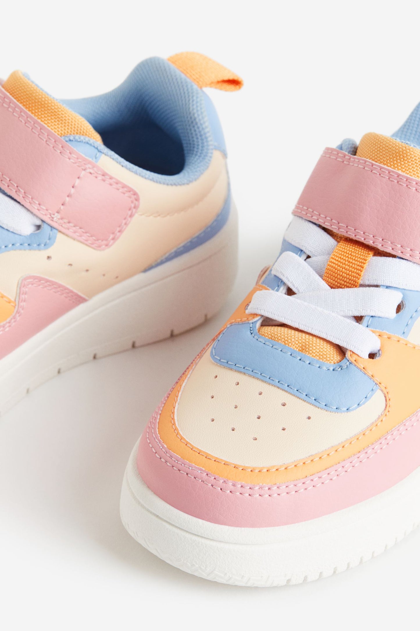 Tenis Sneakers colores pastel niña H&M