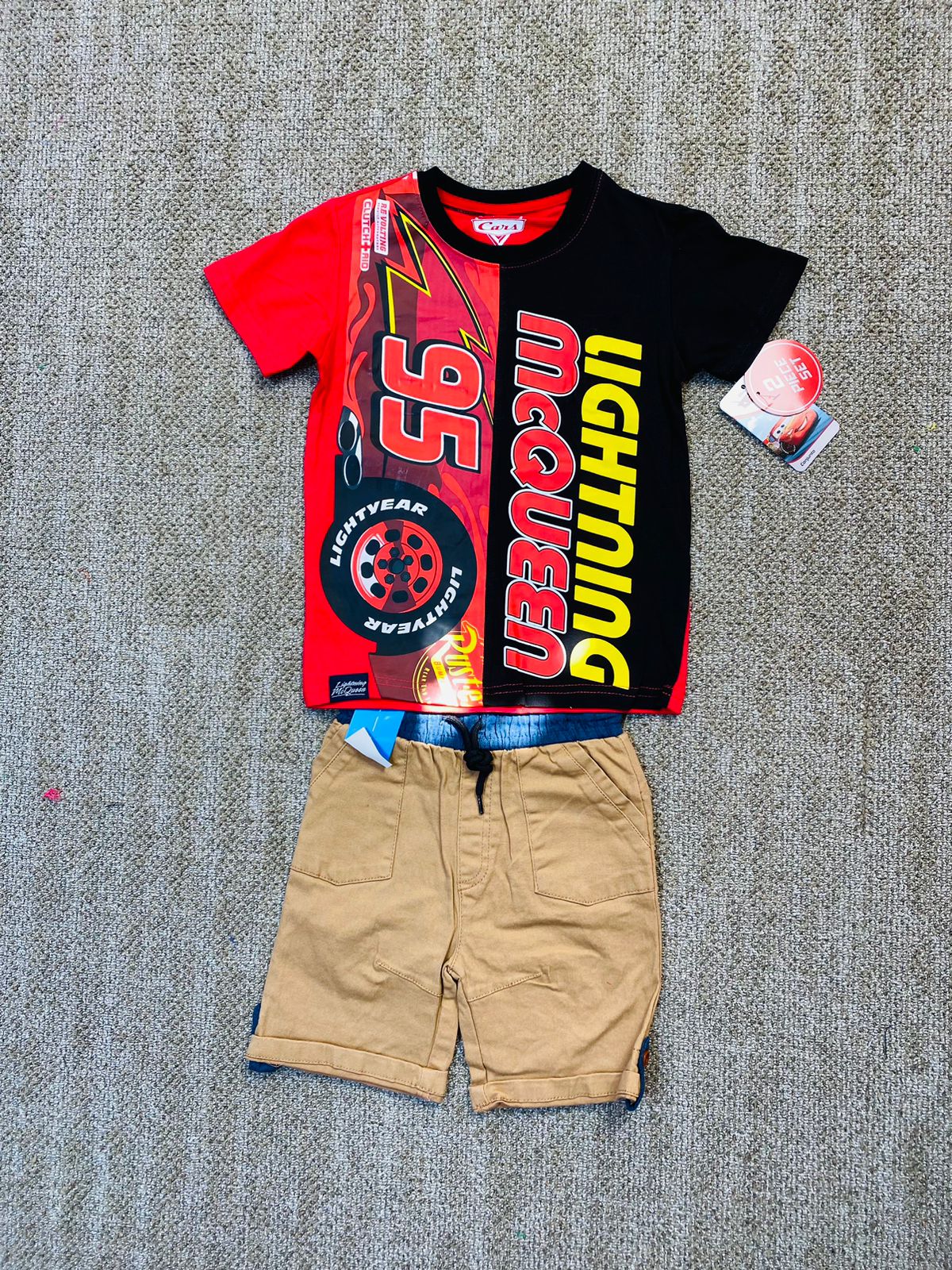 Set 2 piezas cars camisa roja short beige niño A9-C3-204N