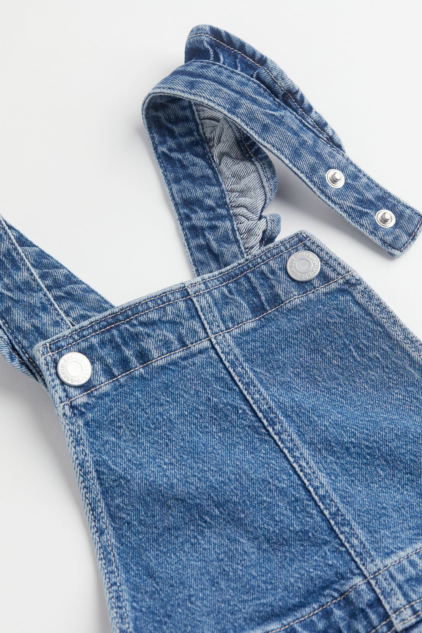 Overall shortall jeans niña H&M