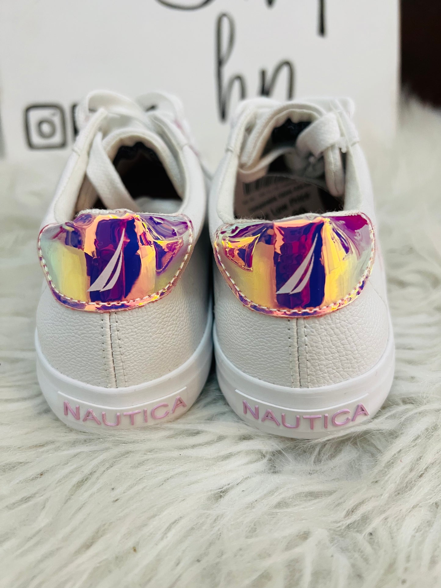 Tenis blancos náutica niña