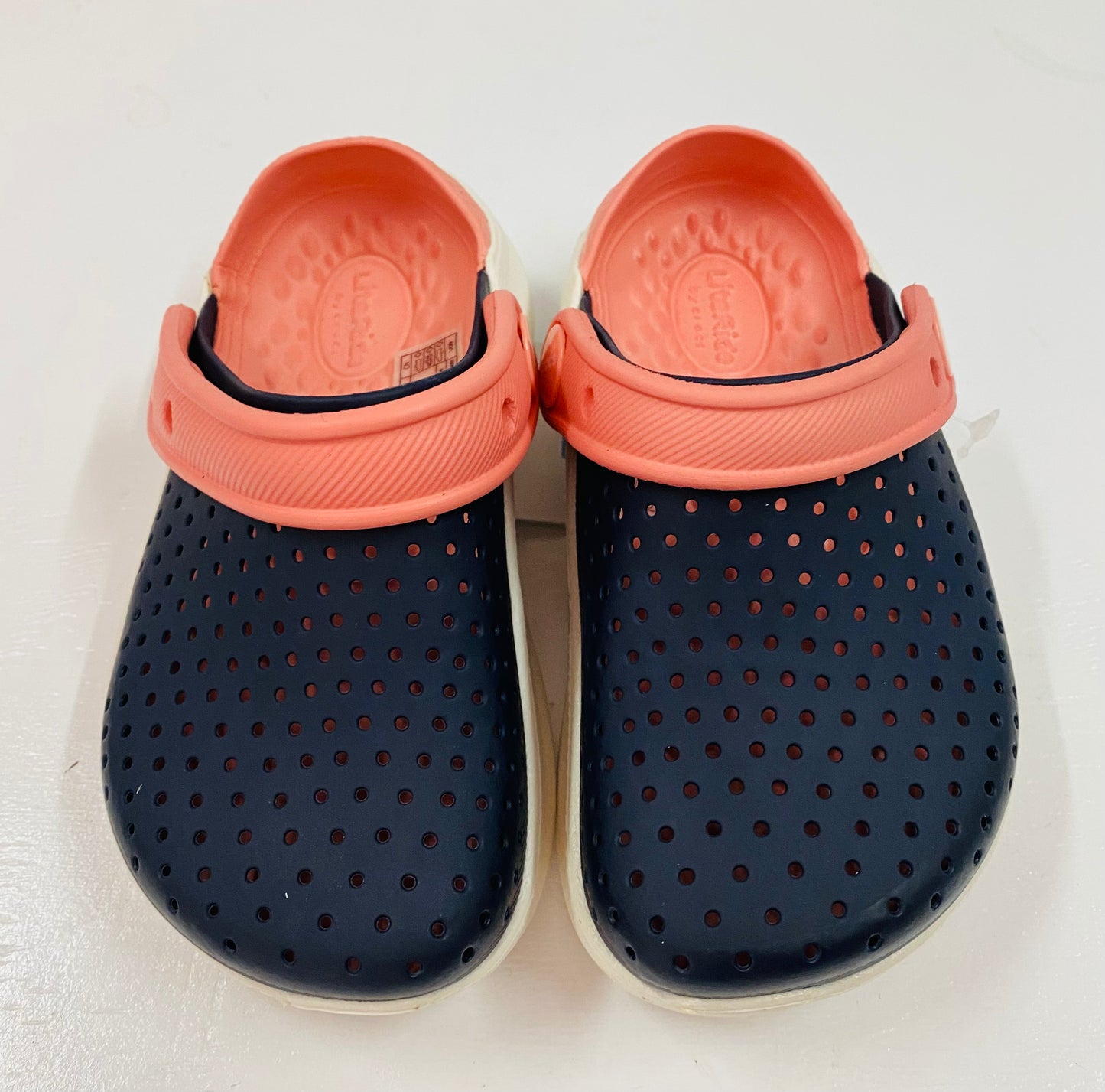 Crocs azul rosado niña