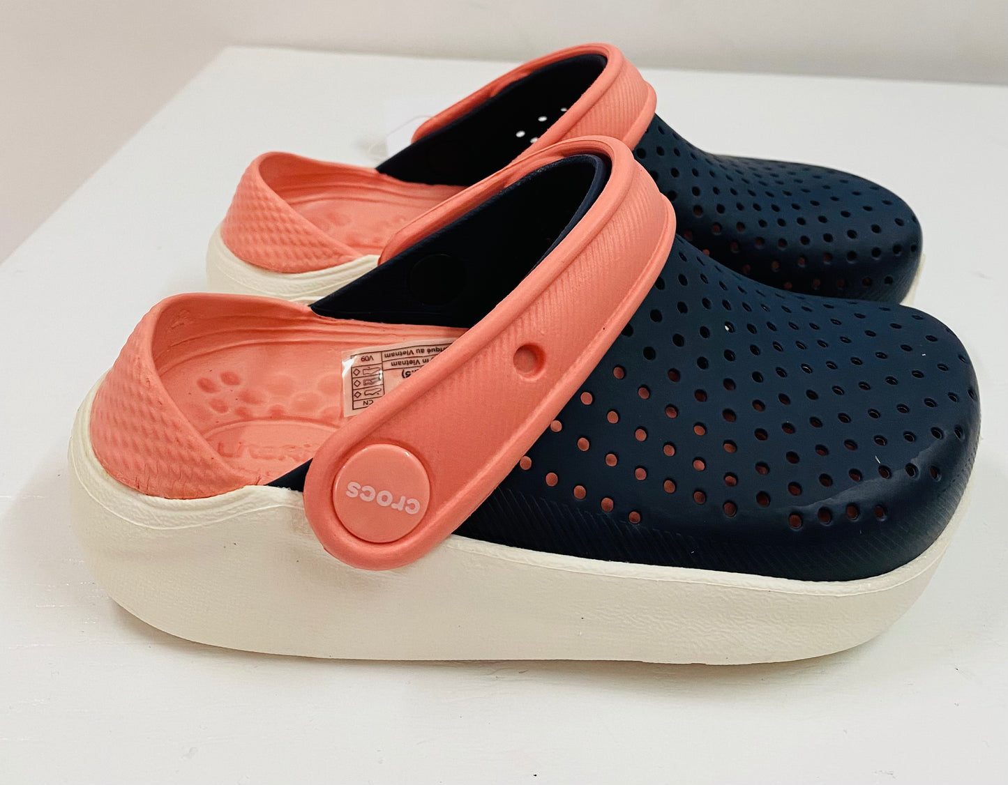 Crocs azul rosado niña